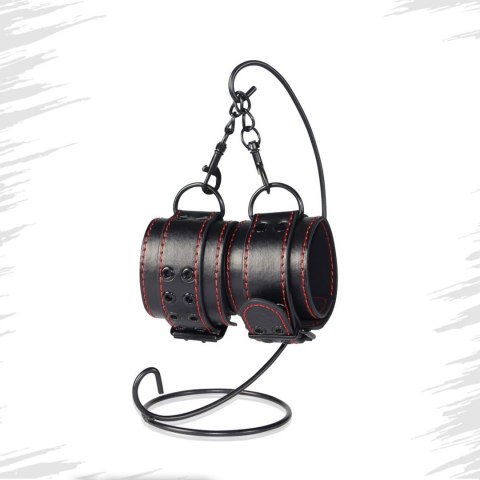 Sexowne skórzane kajdanki zakładane na ręce Lovetoy